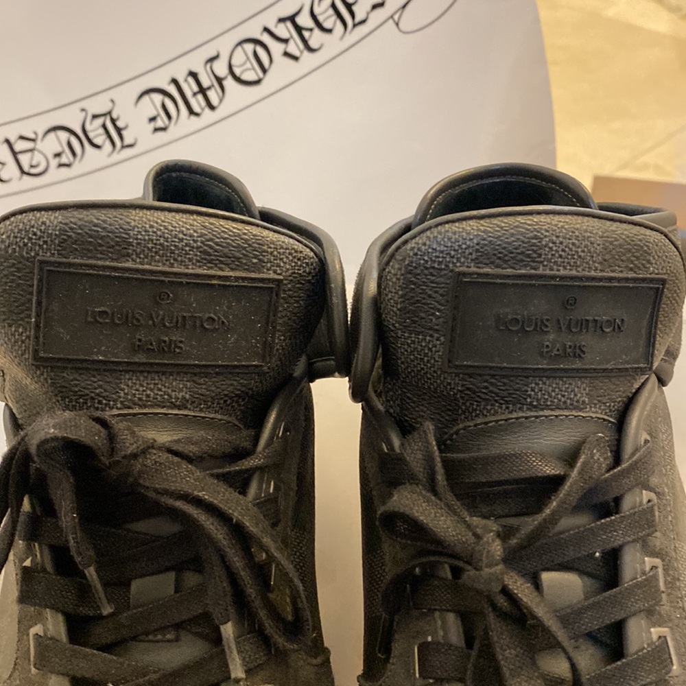 Louis Vuitton Mens Damier Print Sneaker - Picture 3 of 7